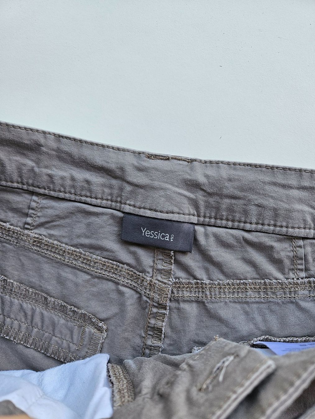 Pantaloni: Kurze Hose grau Gr.36 – Usato da Schaffhausen venduto da sabrina915 5