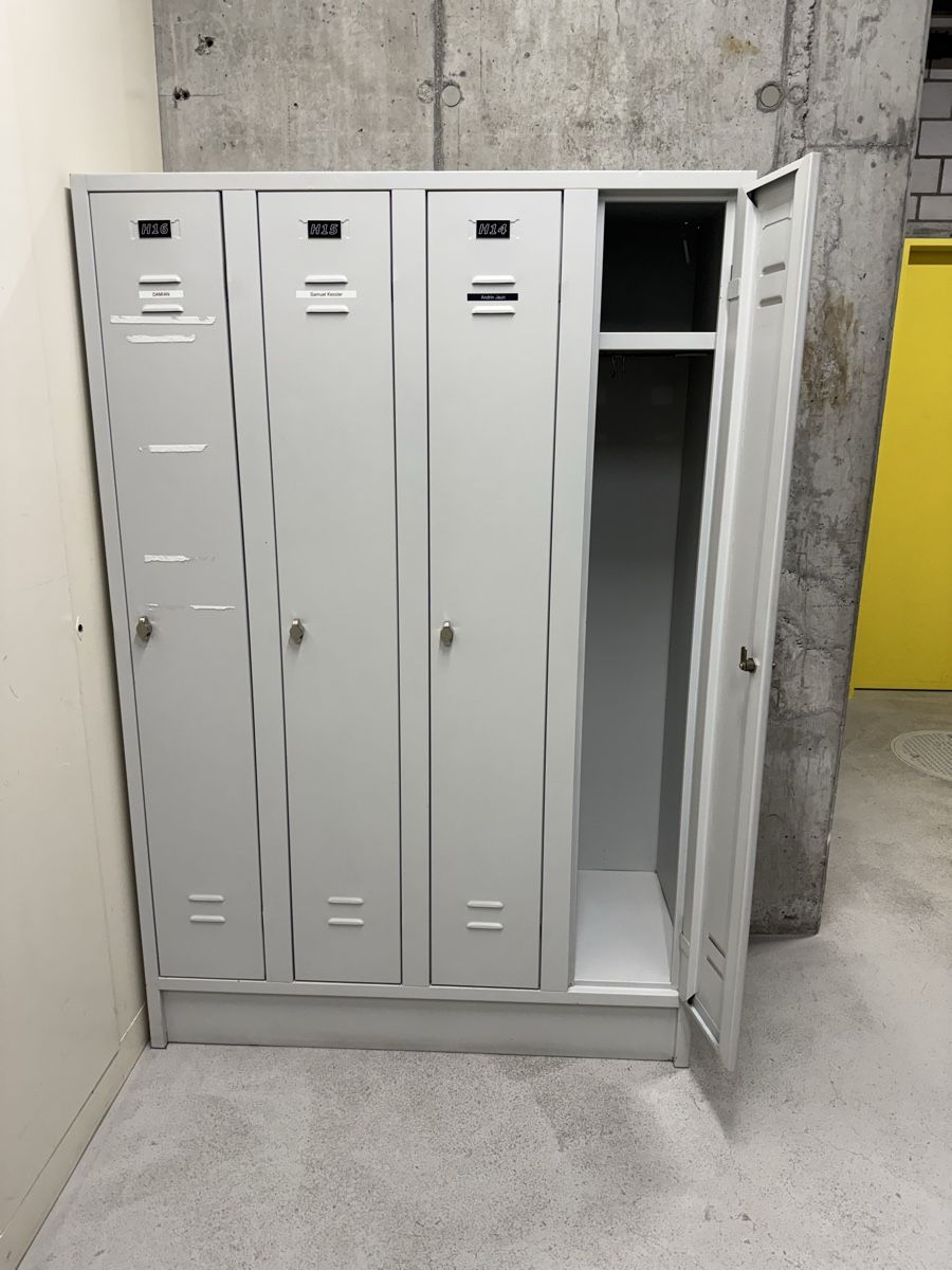 Garderobe: Metallspind 4 Fächer grau gebraucht – Gebraucht aus Worb von adi_01 1