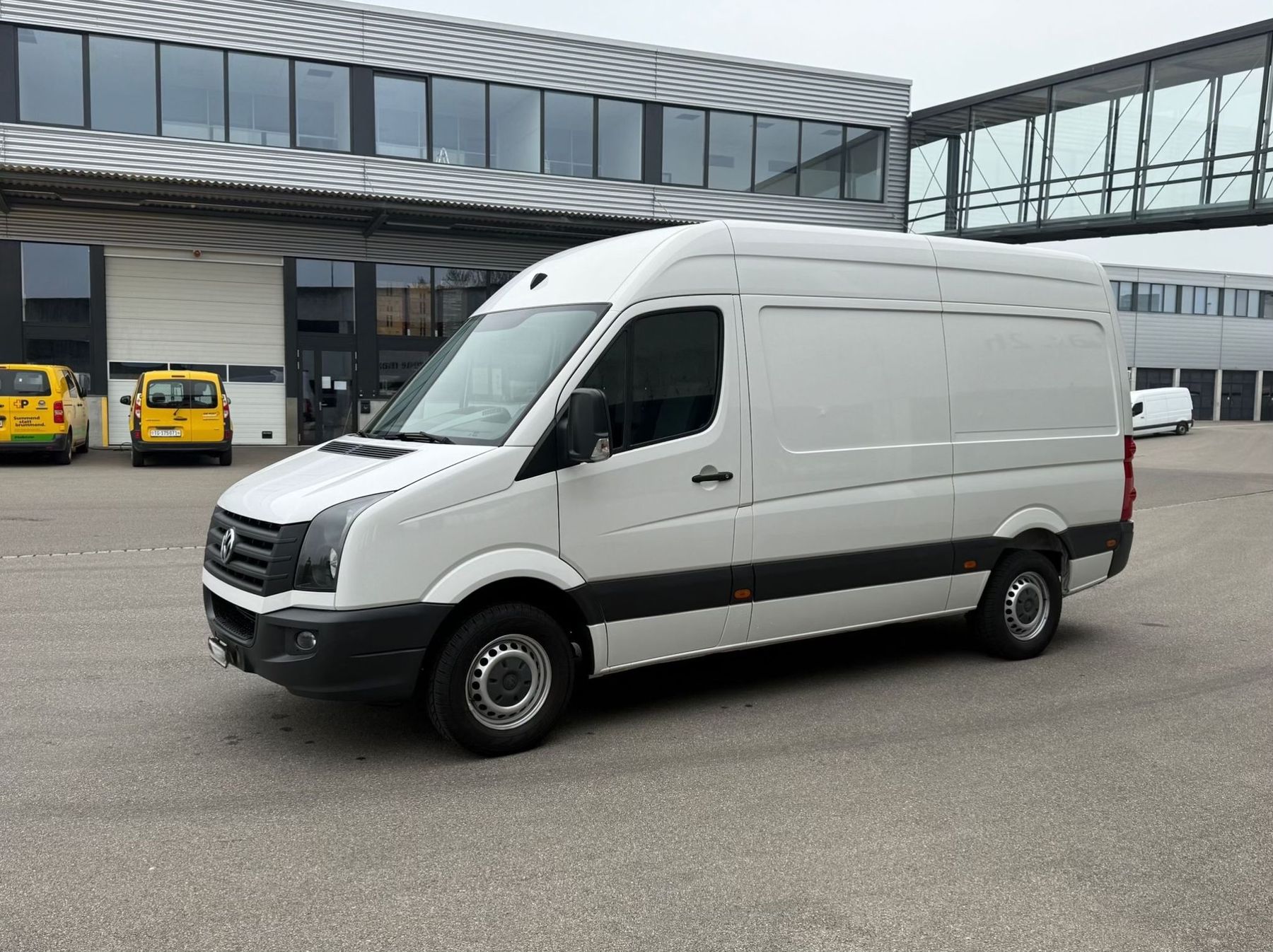 VW Nutzfahrzeuge: Volkswagen Crafter 2.0 TDI – Gebraucht aus Tägerwilen von flami91 1