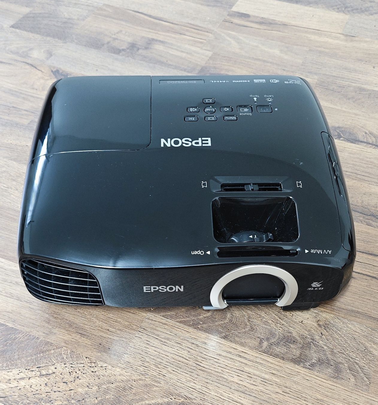 Epson Videoprojektoren: Epson EH-TW5200 Beamer – Gebraucht aus Flaach von Linux95 1