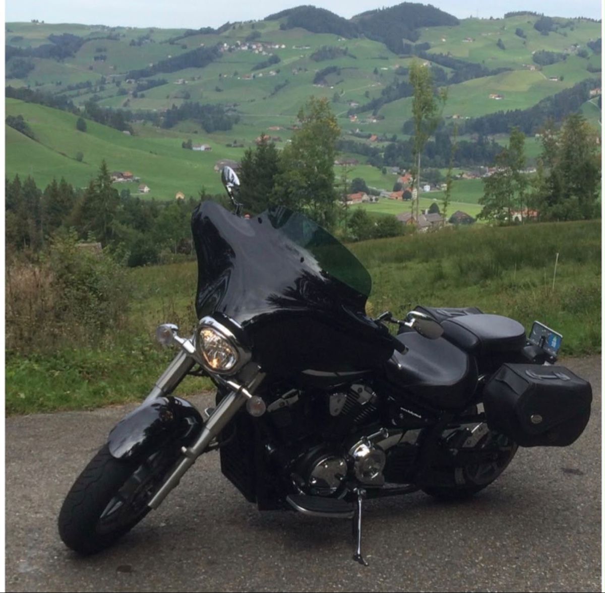 Yamaha Cruisers: Motorrad YAMAHA XVS1300A schwarz guter Zustand – D'occasion à Kriessern par Oli.P01 3