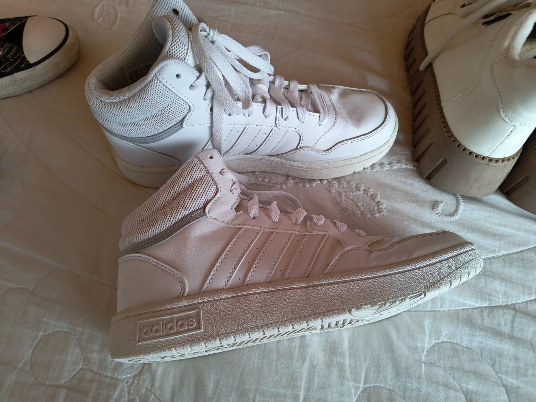 Adidas Scarpe da donna: 4 Paar Mädchen / Damen Schuhe Gr. 37 – Usato da Neuhausen am Rheinfall venduto da VALAMA 7