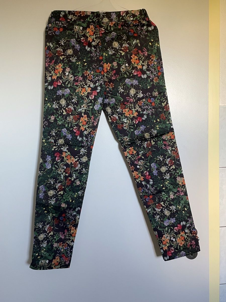 H&M Pantaloni: Pantalon fleuri H&M, taille 36 – Nuovo e nell'imballaggio originale da Vuadens venduto da Nina11 1