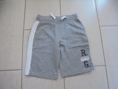 SHORTS FÜR JUNGS GR. 146/152 NEUWERTIG