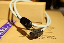 ISOL-8 Audiophiles Stromkabel 150cm mit CH Stecker