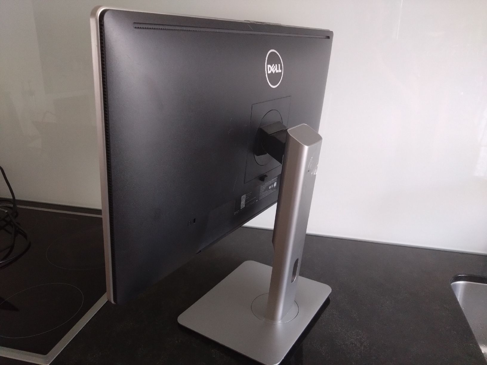 Dell Monitor: Dell P2415Q 4k (pixel defects) – Usato da Zürich venduto da StefanW087 4