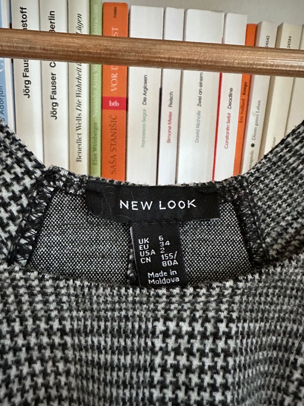 Hugo Boss Pullover & Sweatshirts: Schwarzer Sweater BOSS – Gebraucht aus Zürich von Honeyboo 3