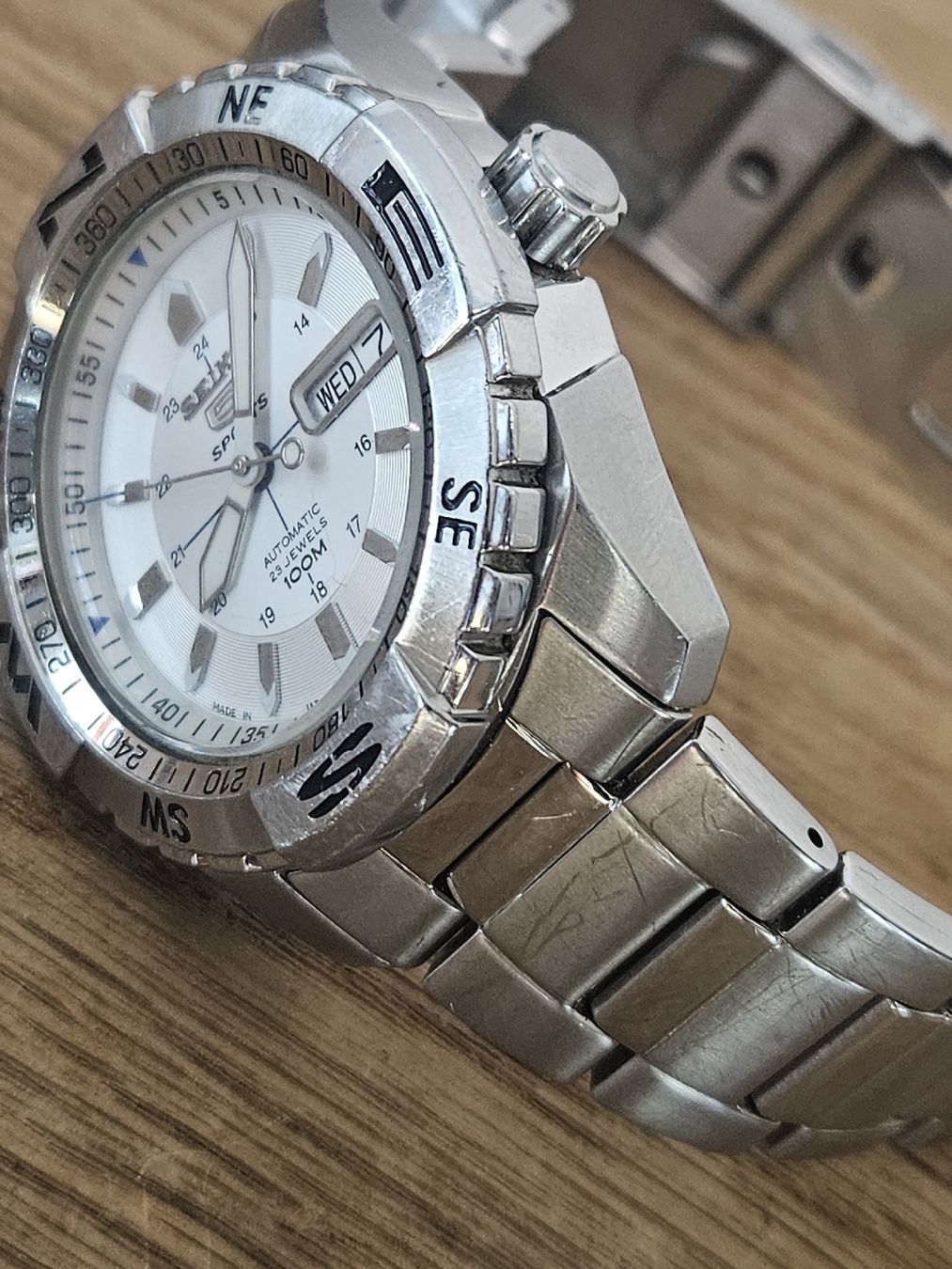 Seiko Orologi: Seiko 5 Sports Compass "White Navigator" Automatic Uhr 44mm – Usato da Flamatt venduto da pie_f9zm 8