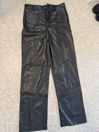 Hose Kunstleder schwarz Grösse M neuwertiger Zustand