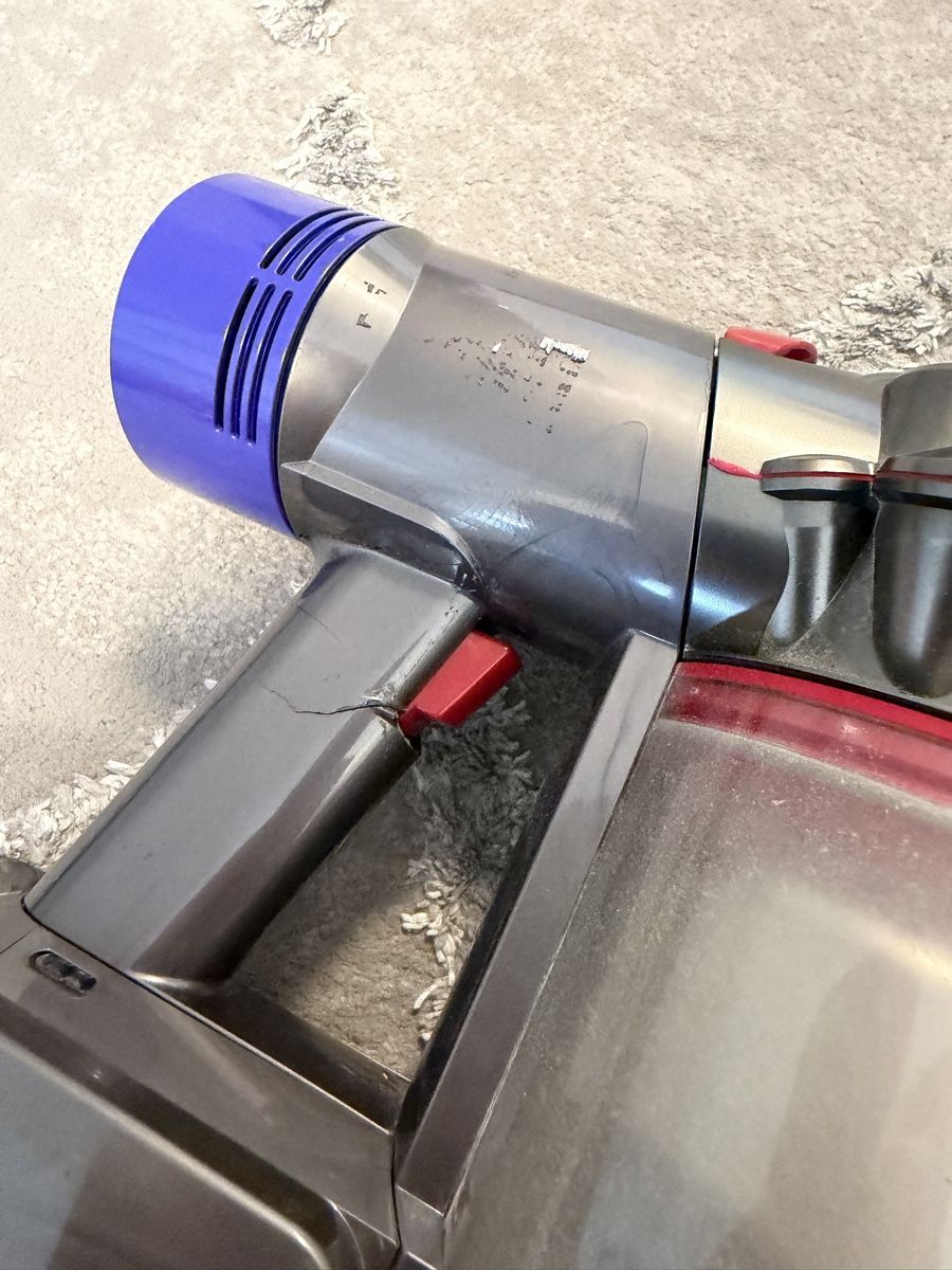 Dyson Aspirateurs & Accessoires: Dyson v8 – Défectueux à Meyrin par SA_3006 2