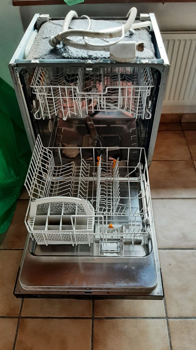 Machines à laver la vaisselle: Lave-vaisselle MIELE – D'occasion à Rossemaison par danou01 1