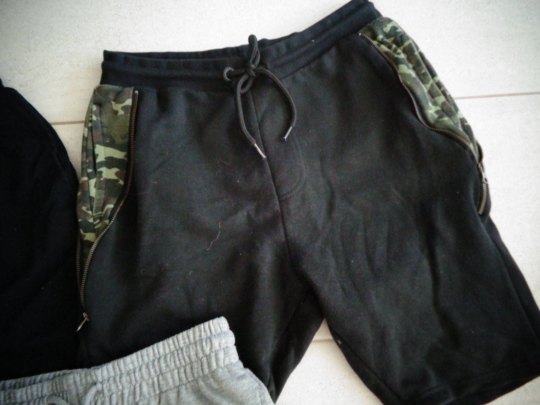 Lotti di vestiti: 3xSHORTS GR.M – Usato da Rotkreuz venduto da Samballi 2