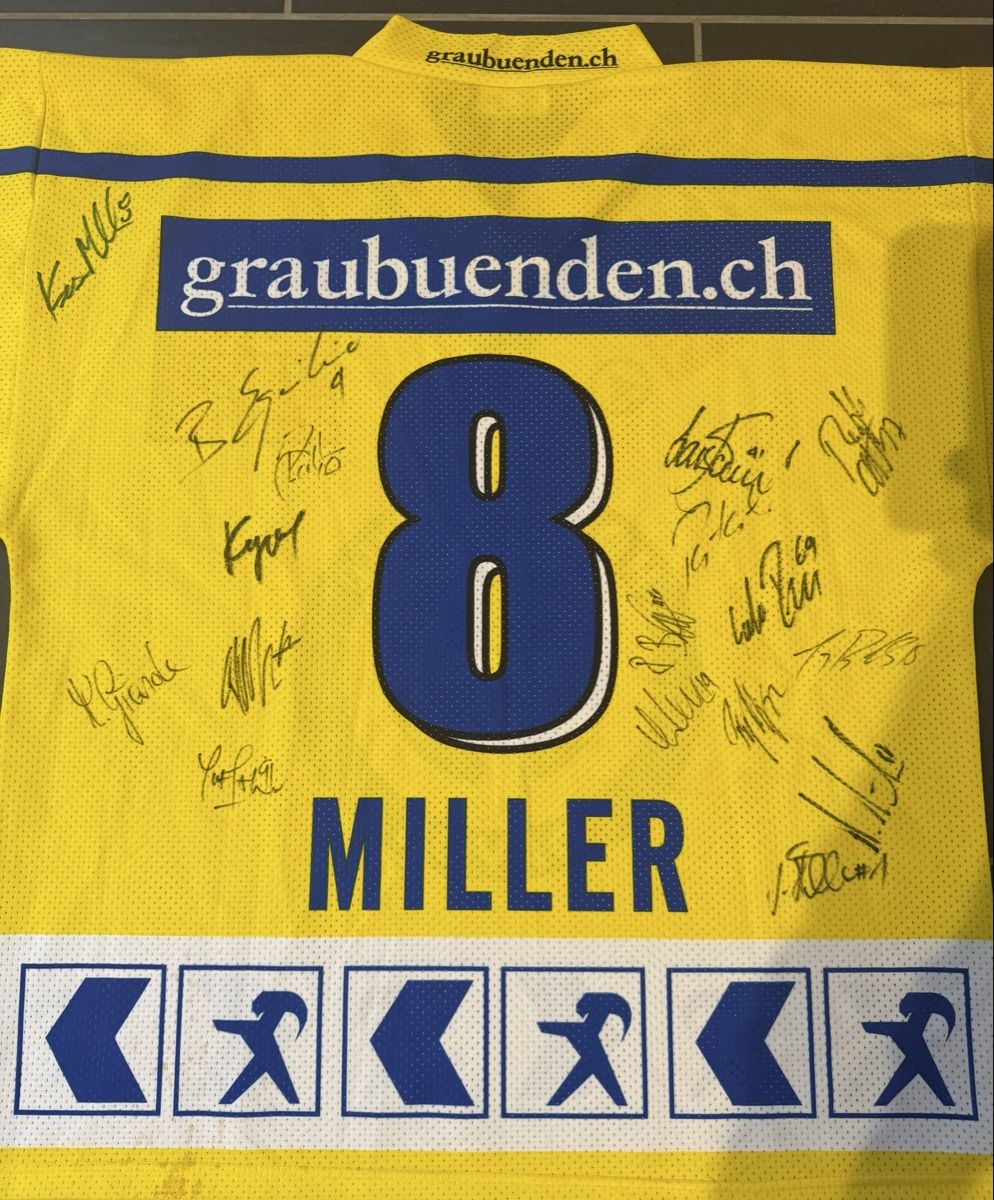 HC Davos Leibchen & Hosen: HC Davos Trikot #8 Miller SIGNIERT Autogramme – Gebraucht aus Stadel von bewinshop 1