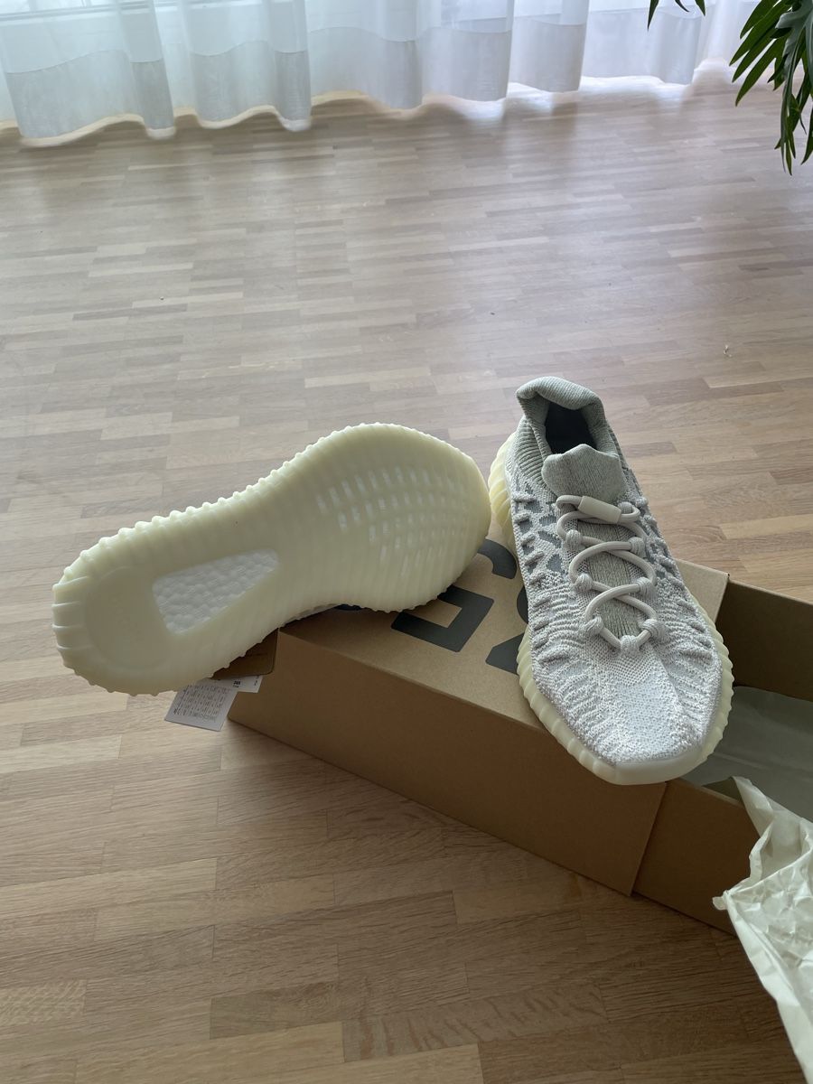 Herrenschuhe: Adidas Yeezy Boost 350 V2 - Size 9 UK – Neu und originalverpackt aus Zug von Zuger1987 3