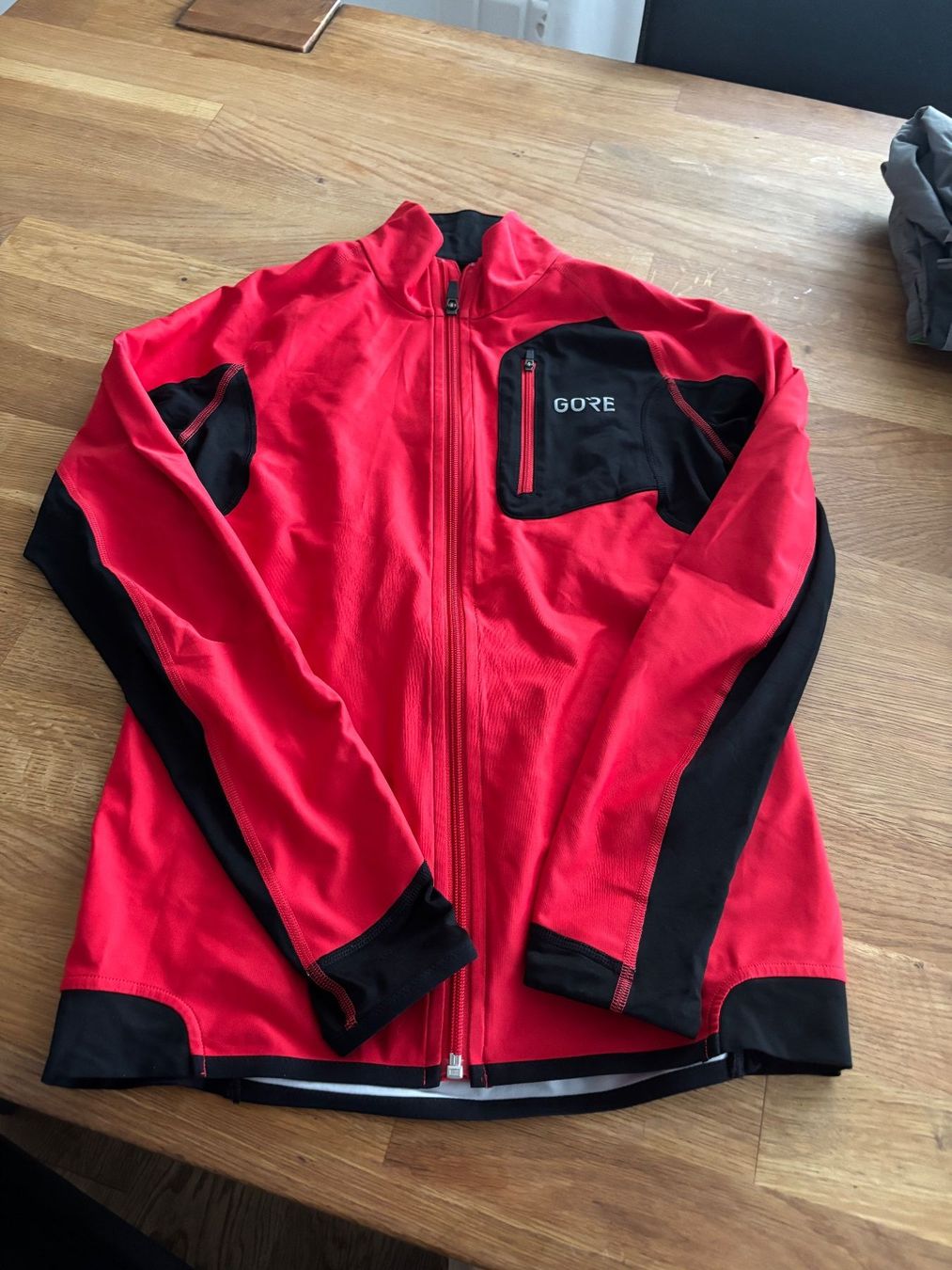 Vestes: Gore Windstopper Jäckli gr S – D'occasion à Geuensee par sonnetje