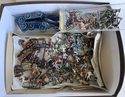 3.4kg Kiste Zinnfiguren Konvolut Militär Kriegsszene + Wagen