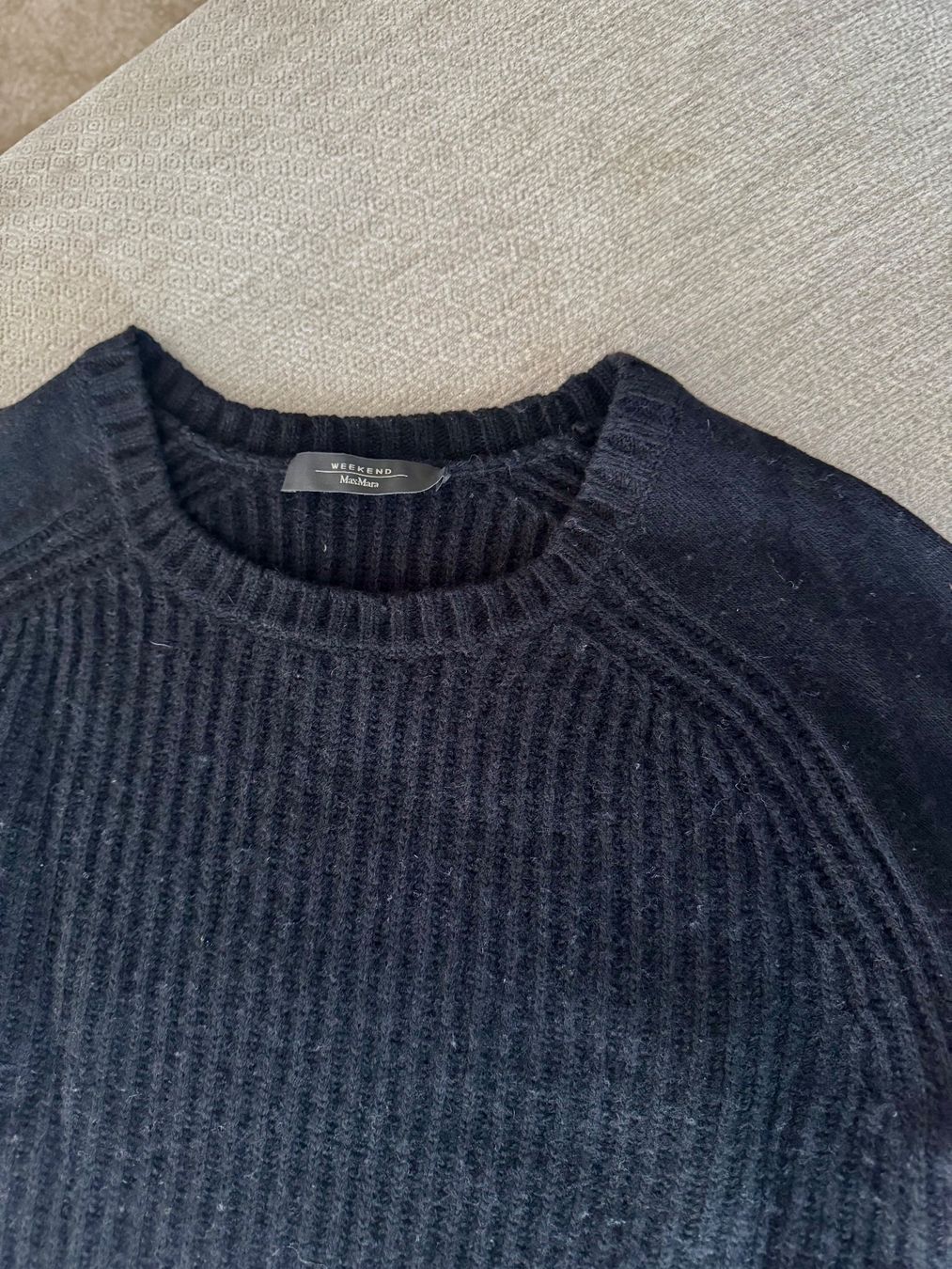 Max Mara Maglioni & Felpe: Schwarzer Weekend Max Mara Pullover mit Fransen, Gr. M – Usato da Erlenbach ZH venduto da msa_x26y 2