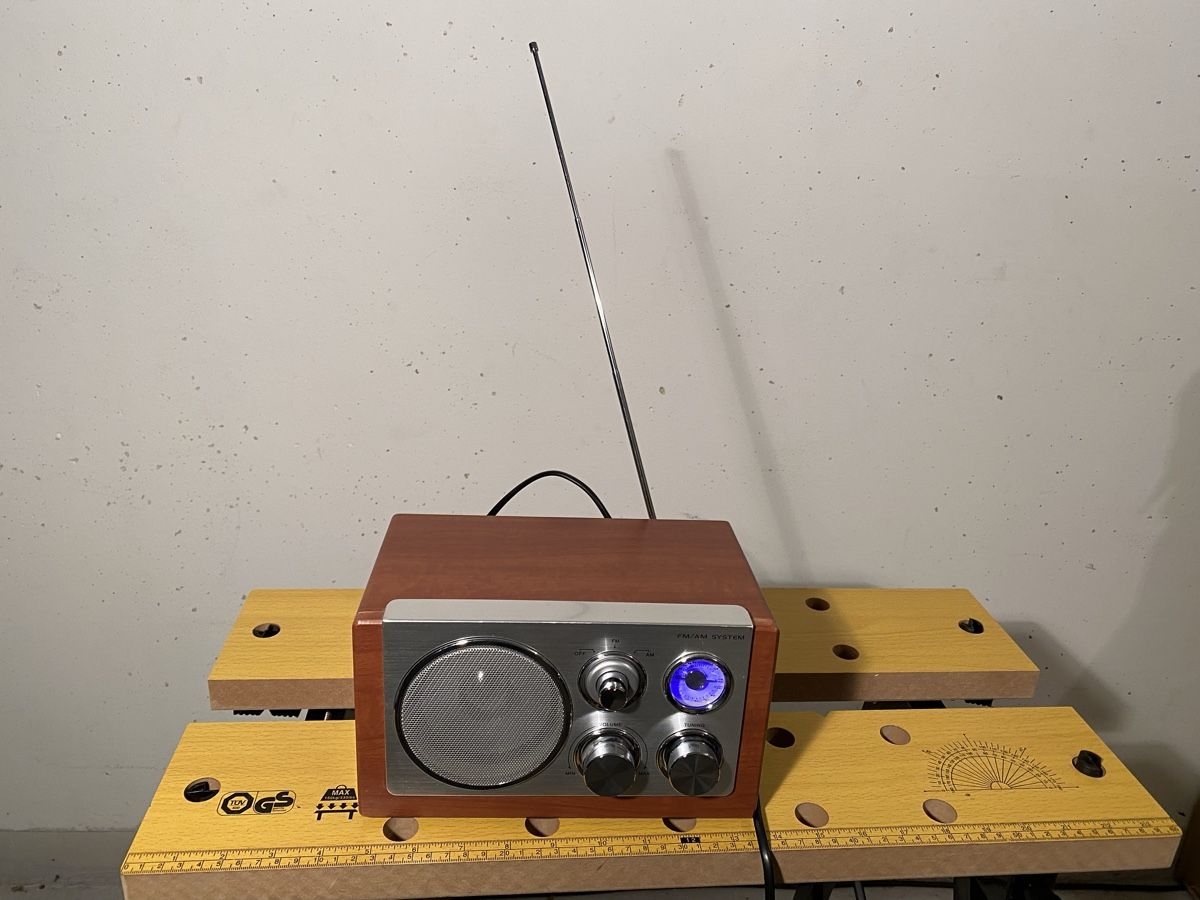 Radios: Retro Radio AM/FM Holzoptik – Gebraucht aus Volketswil von Ahot 3