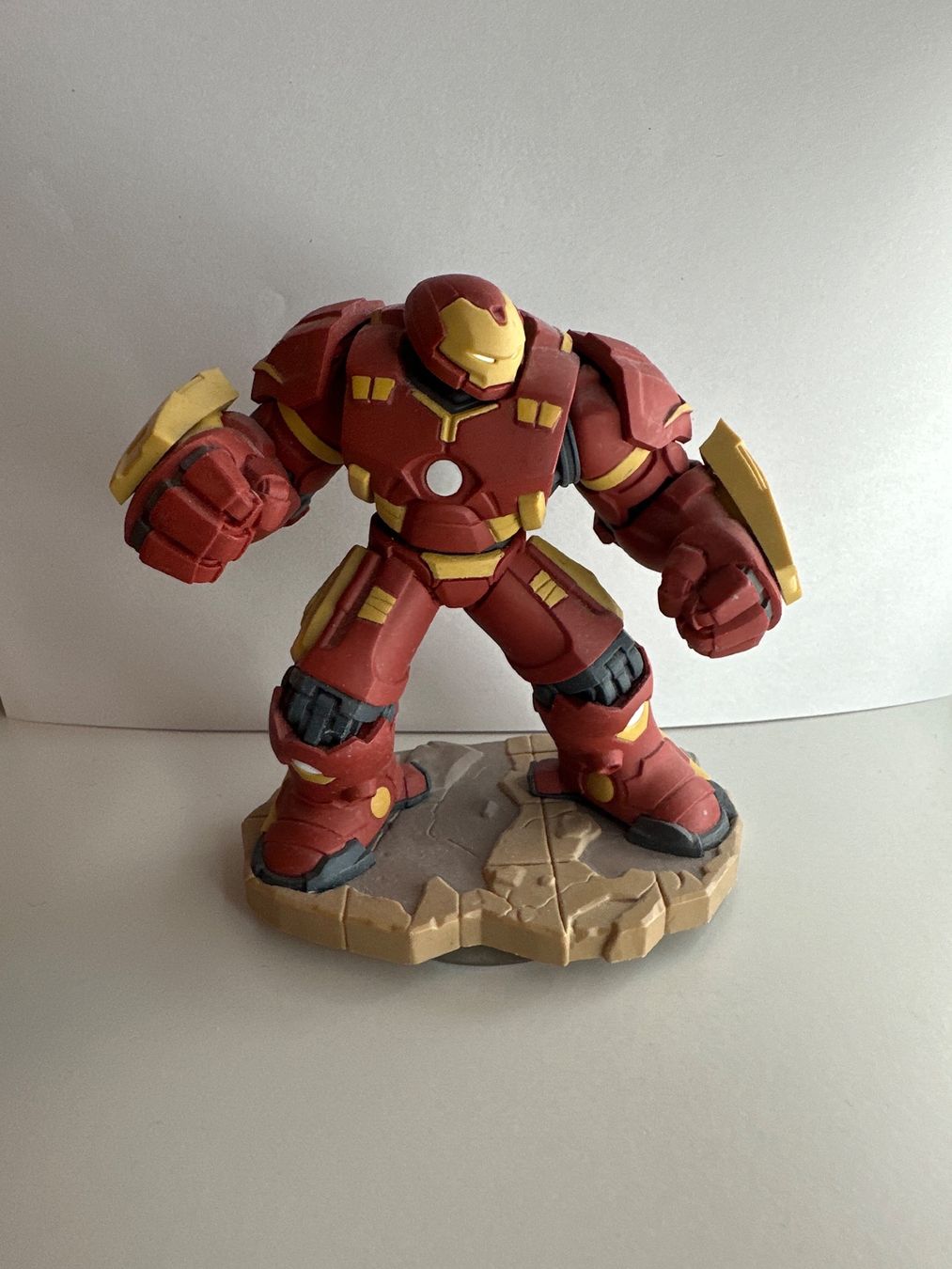 Disney Figuren: Disney Infinity 3.0 Figur - Marvel Avengers Iron Man Hulkbus – Gebraucht aus St.gallen von taduz
