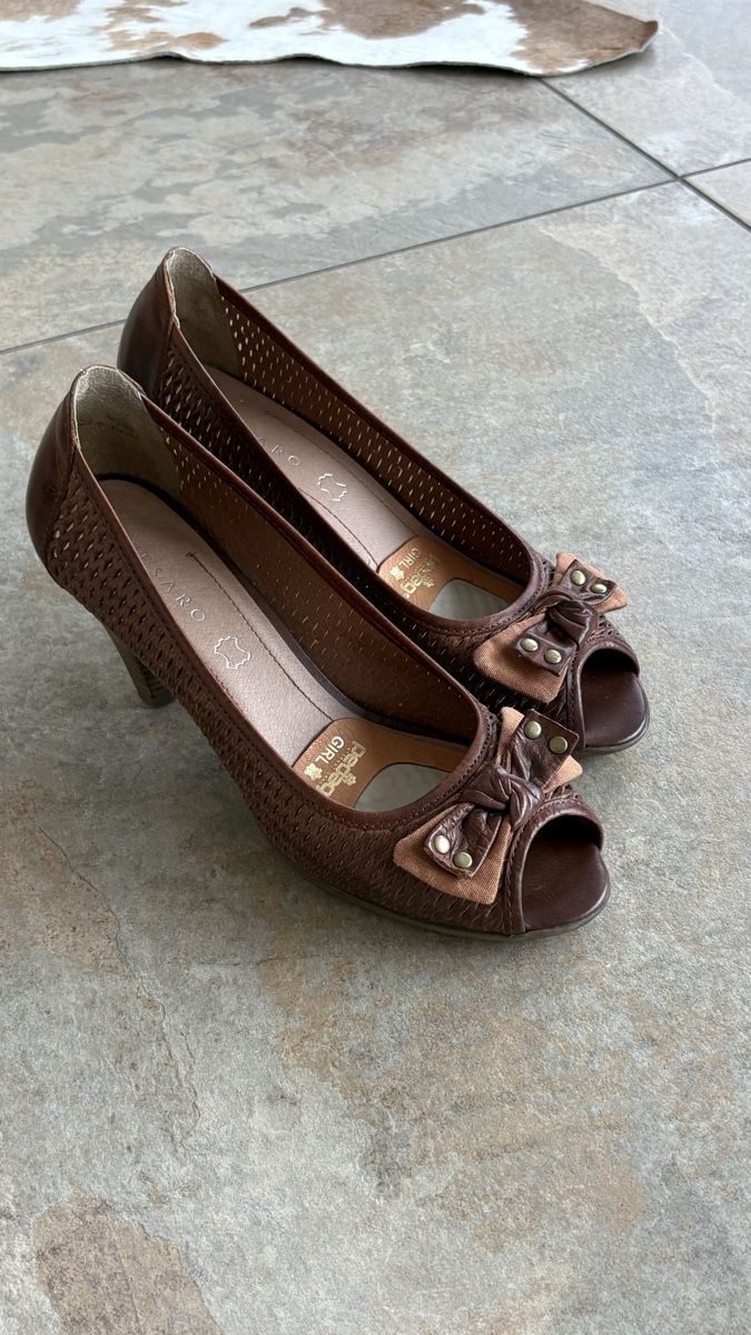 Damenschuhe: Pumps braun Leder Peeptoe – Gebraucht aus Beckenried von KaSt01 1