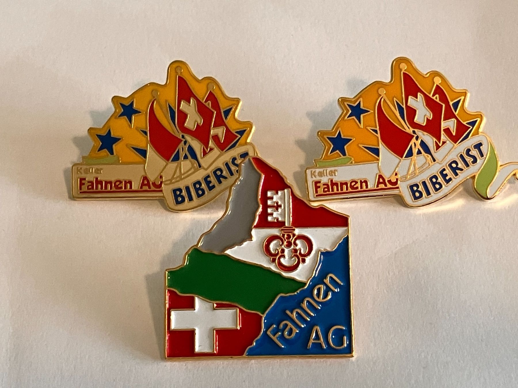Placchette & Badge: 3 Pin Fahnen AG – Usato da Basel venduto da djwwpp