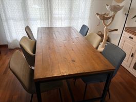 Wunderschöner Holztisch mit Struktur