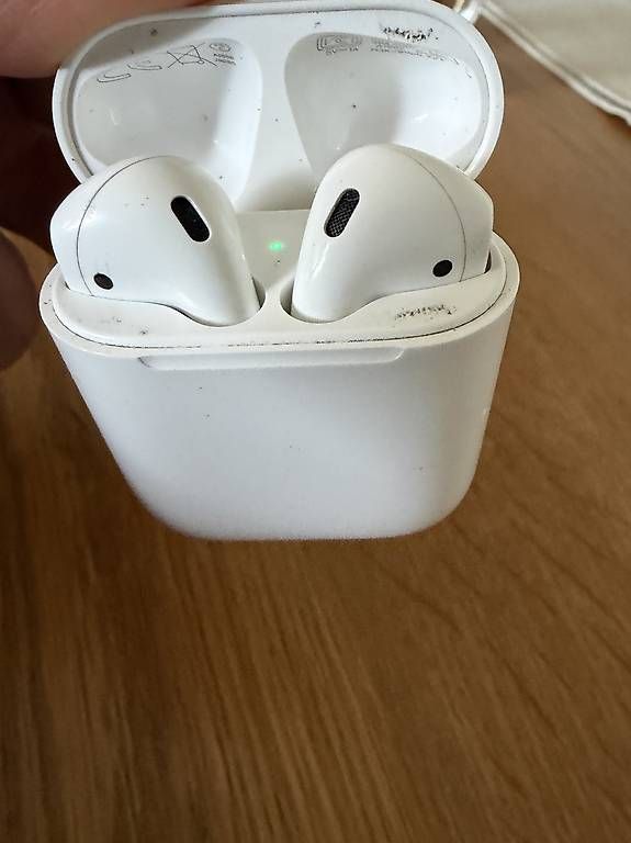 Cuffie: Airpods & Case Generation 2 – Usato da Ittigen venduto da mar_9fd6 3