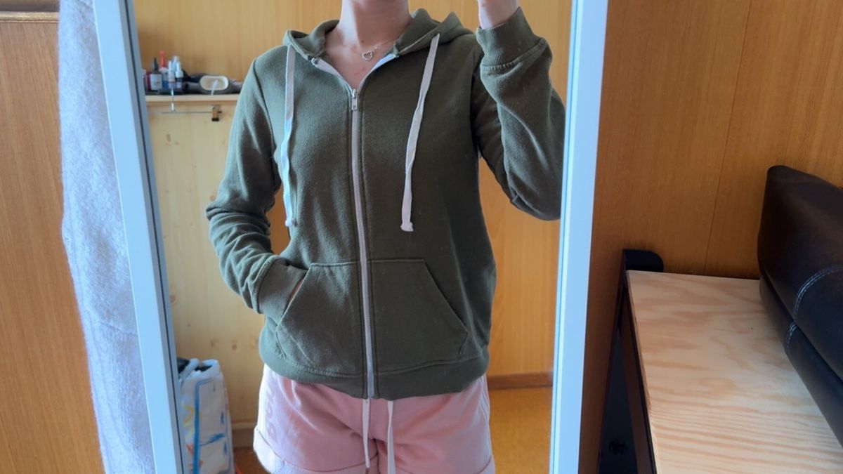 Maglioni & Felpe: Sweat-shirt à capuche – Usato da Yvorne venduto da mel_wic