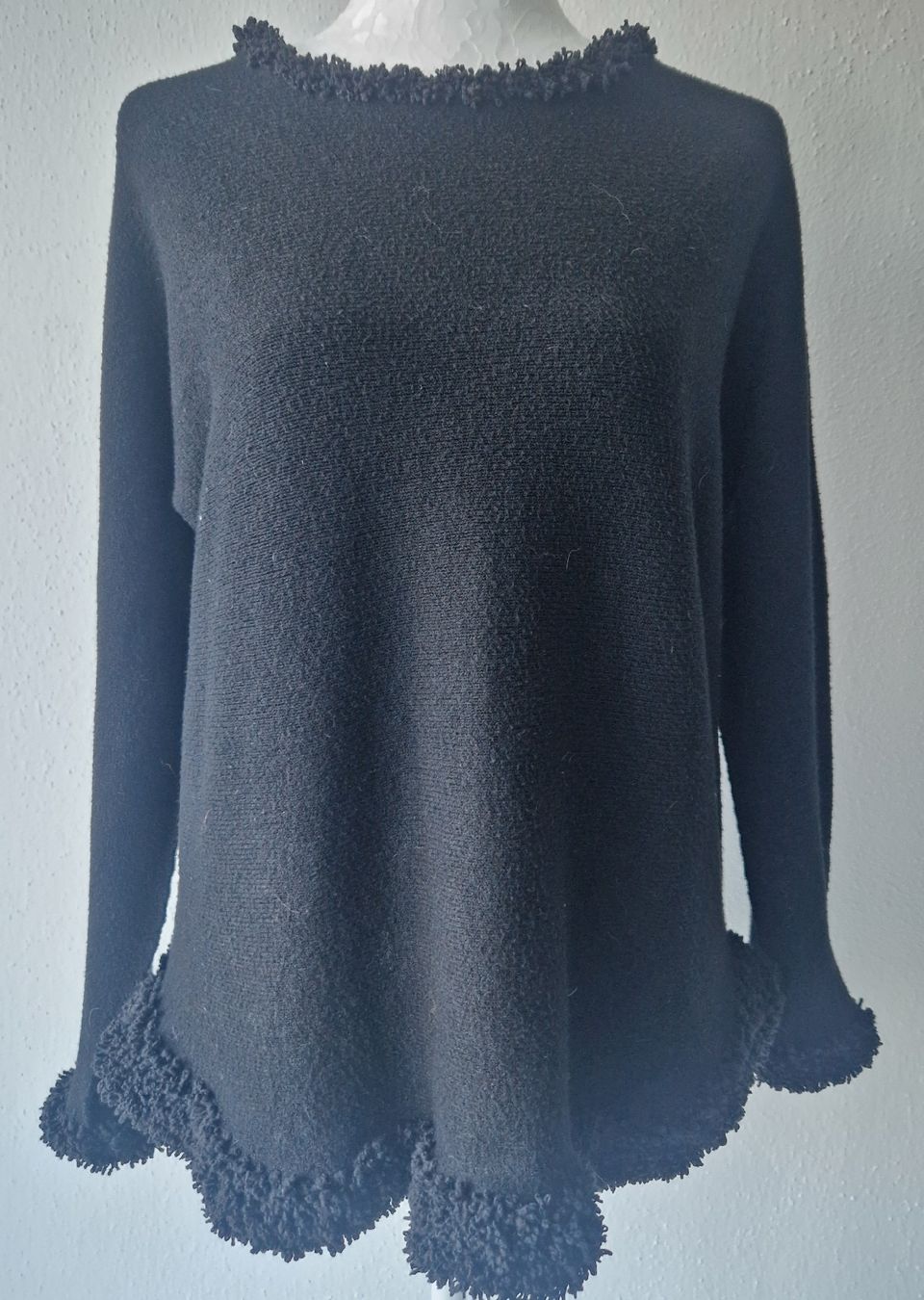 Pulls & Sweat-shirts: PULLOVER NOIR – Neuf avec emballage d'origine à Camorino par JPHANDMADE1