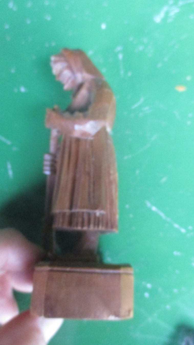Statuette: Geschnitzte Bäuerin – Usato da Weier im Emmental venduto da waefler03 5