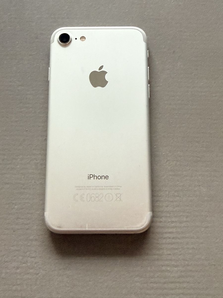 Apple Telefoni cellulari / Smartphones: iPhone 7 Argent, 128 Go – Difettoso da epalinges venduto da Misterazz 3