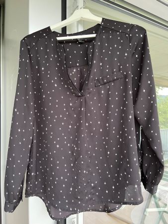 Bluse Hemd schwarz mit Sternen Seiden Gefühl 38, Versand 3Fr