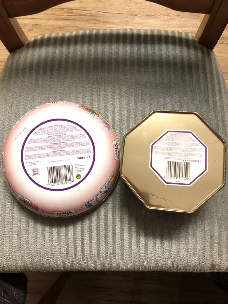 Sonstige Dekorationen & Accessoires: Zwei alte Blechdosen Quality Street – Gebraucht aus Zürich von sab_d82w 1
