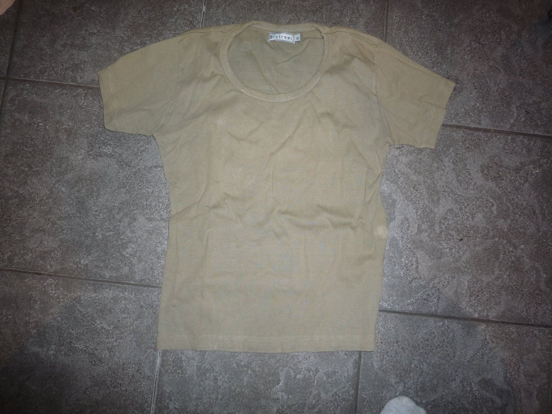Camicette, T-shirt & Top: T-SHIRT GR.156-164 – Usato da Andwil SG venduto da schmei