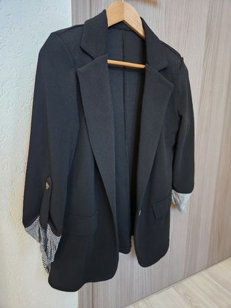 Blazer noir femme – manches retroussables rayées