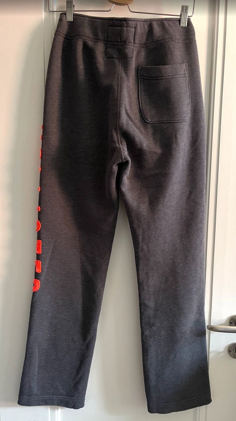 Hollister Pantaloni: Hollister sweat pants – Usato da Zürich venduto da aliiix 1