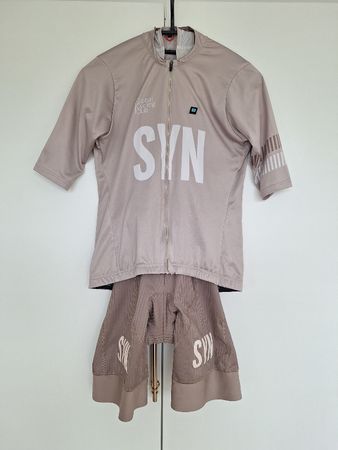SYN Radtrikot und Trägerhose, Grösse M