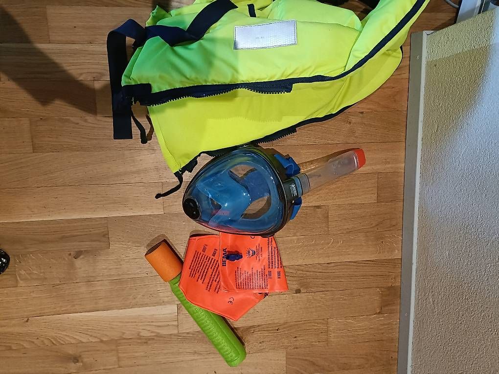 Giubbotti di salvataggio: Schwimmweste  Schwimmmaske  – Usato da Mönchaltorf venduto da vernise25 4