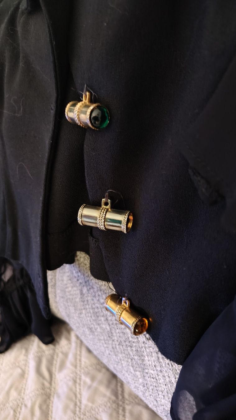 Bolero: Veste courte taille L mais pas certaine  – Usato da Puidoux venduto da Sophia70 1