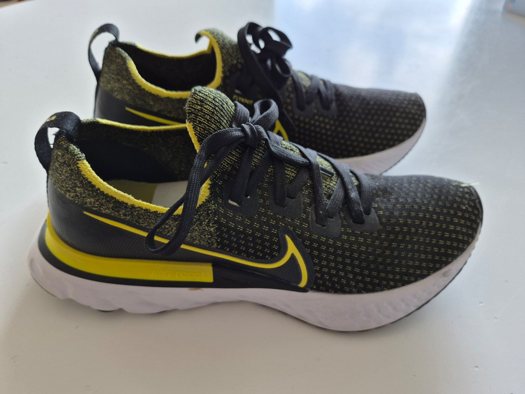 Nike Scarpe da uomo: Nike React Infinity Run Flyknit – Gr. 42.5 / US 9 - Neuwerti – Nuovo (secondo la descrizione) da Zürich venduto da Frank-52