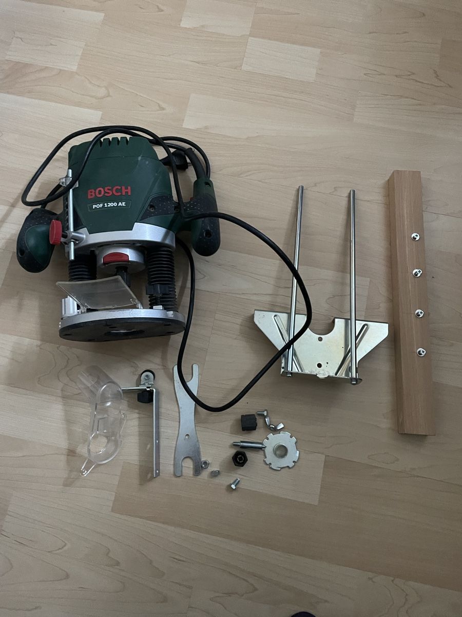 Bosch Tutti gli attrezzi: Bosch Oberfräse - POF1200AE – Usato da Dübendorf venduto da Airplane 1