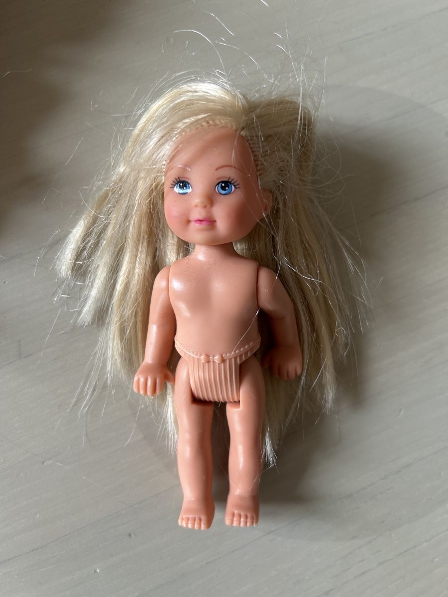 Giocattoli: Lot de 3 poupées Barbie et 2 Disney – Usato da Vevey venduto da Jaycewitwicky 2