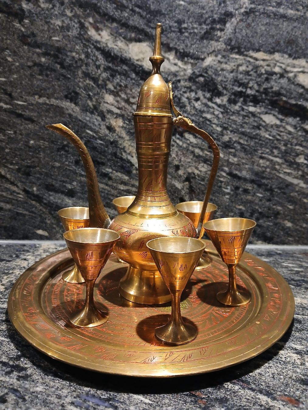 Set di piatti: Orientalisches Messing Sake/Tee/Kaffee Set mit Tablett, Top! – Usato da Frasnacht venduto da ale_g288