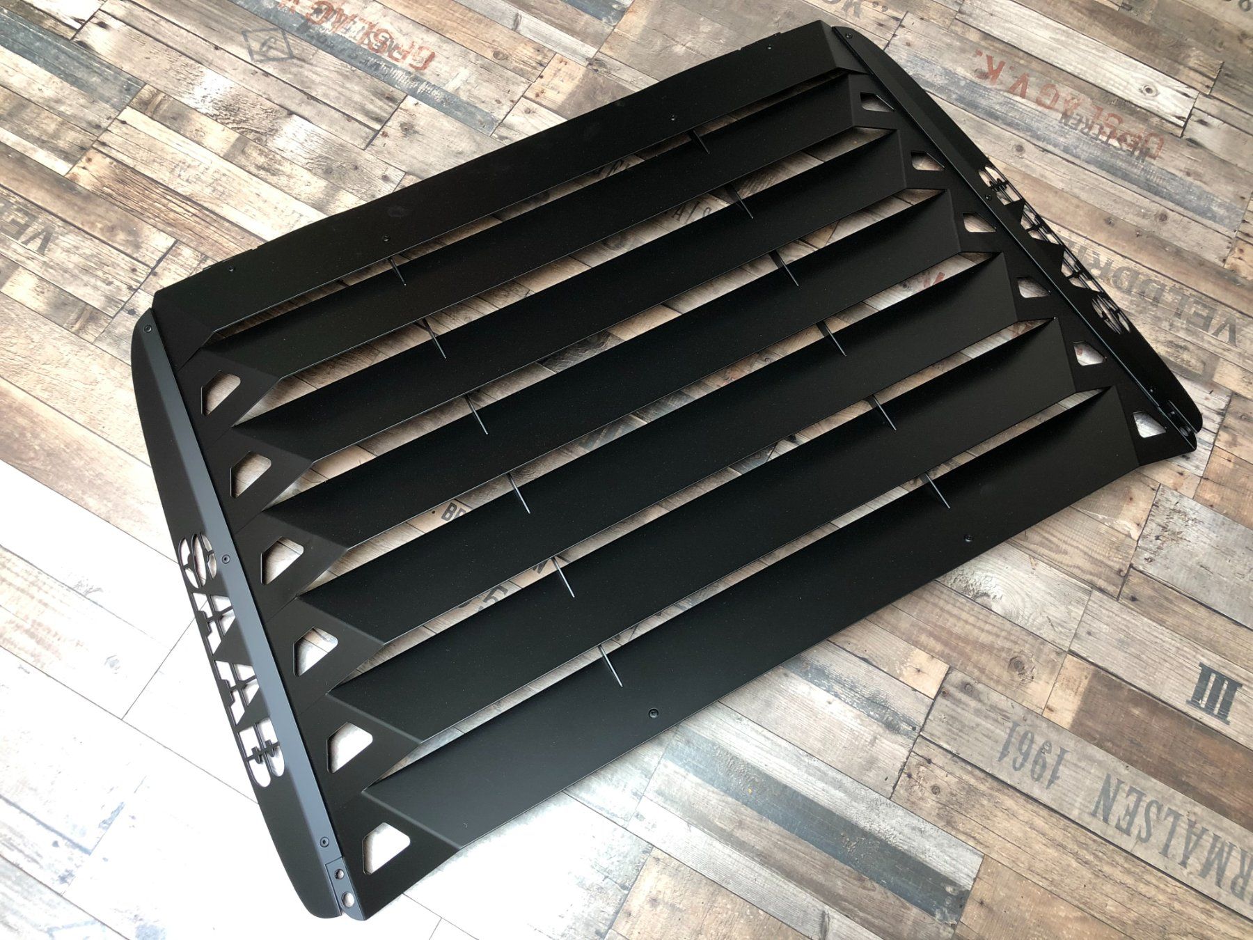Saab Tutti pezzi di ricambio auto: Replica rear window shadow Louver SAAB 900 Classic Hatchback – Nuovo e nell'imballaggio originale da Fenil-sur-Corsier venduto da HEMIsphere_Garage 3