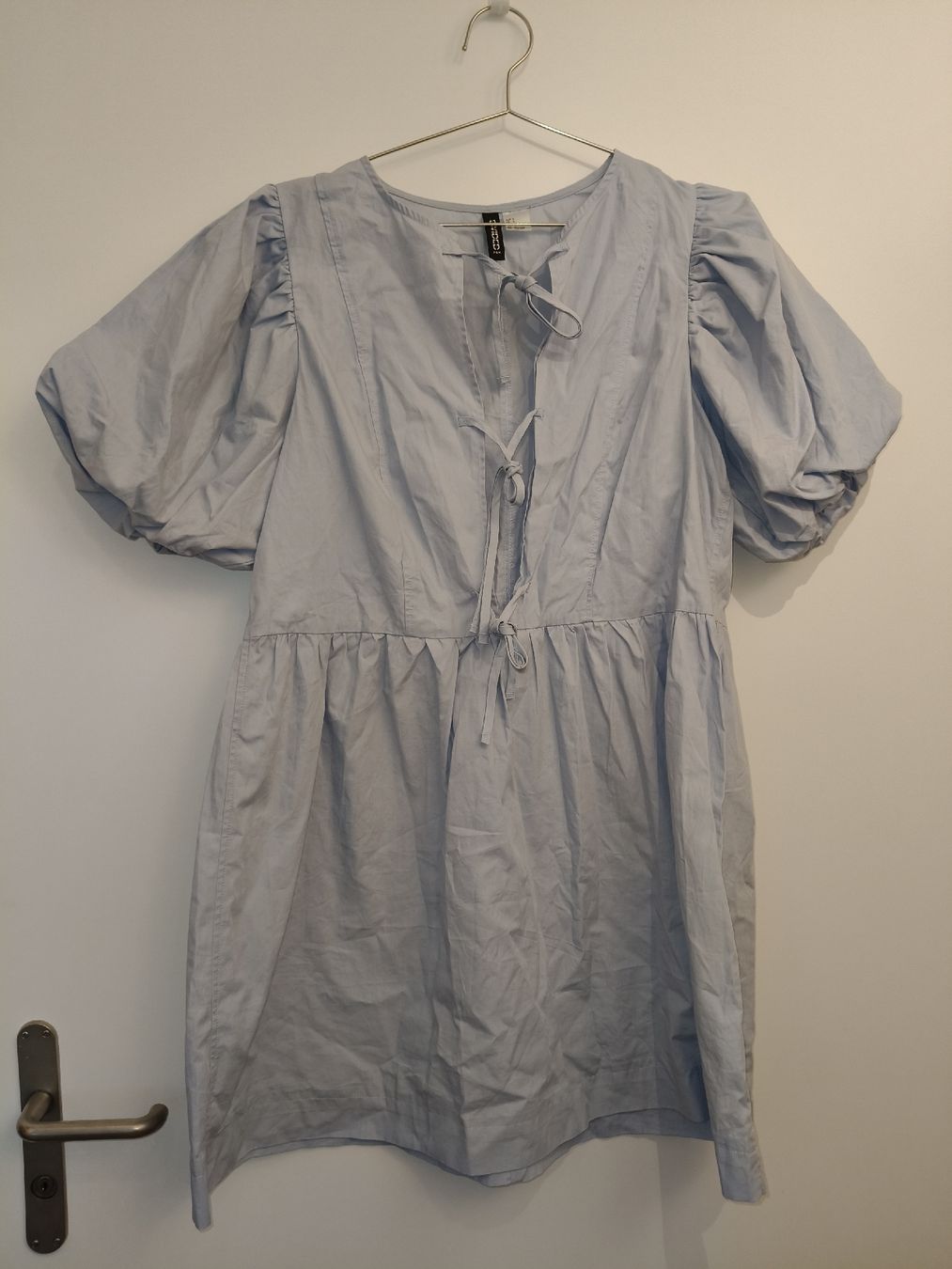 H&M Vestiti: Hellblaues Puffärmel-Kleid – Usato da Oberrieden venduto da joj_6wlx