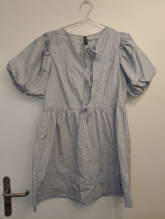 Hellblaues Puffärmel-Kleid
