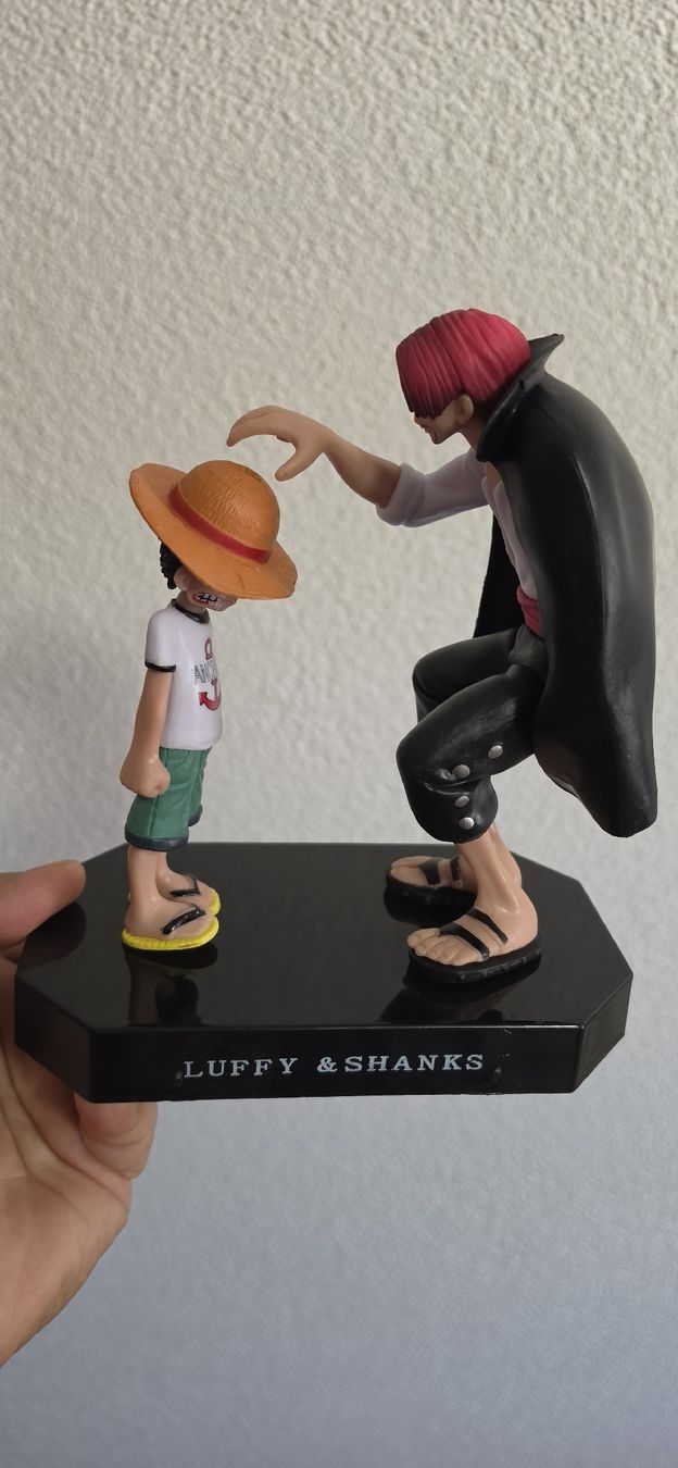Figurines: Statuetta One Piece Luffy e Shanks base nera buone – Neuf (Voir description) à Willisau par max_k5fl 1