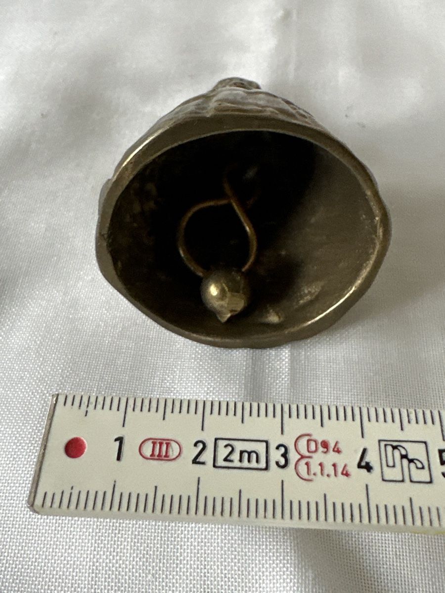 Glocken & Treicheln: Antike Glocke Messing Dame Glockenfigur 7,5cm hoch – Gebraucht aus Zürich von Chaeffeler 3