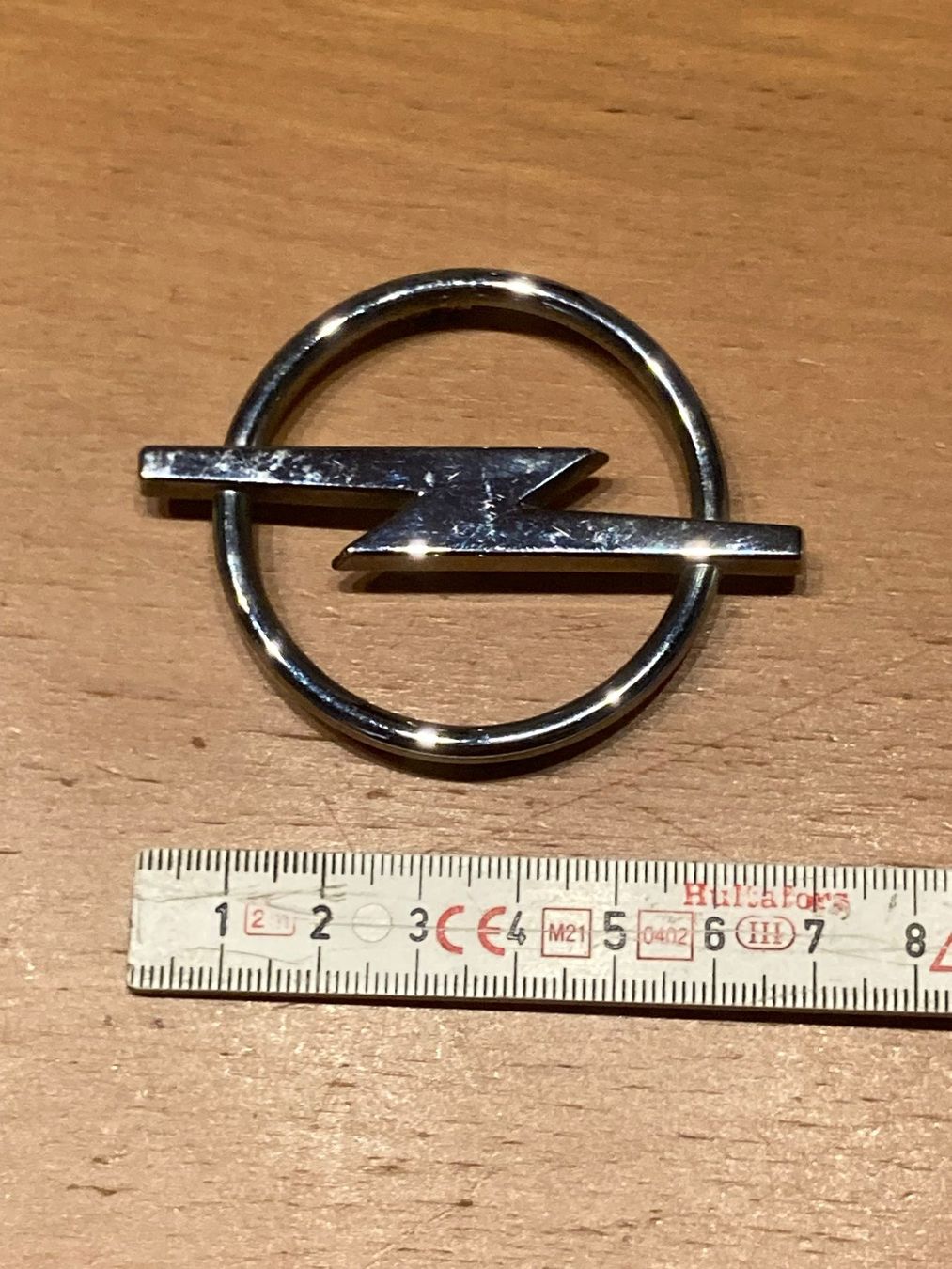 Opel Plaketten & Abzeichen: Opel Logo / Emblem, Durchmesser 7 cm. – Gebraucht aus Kriens von mei_j828
