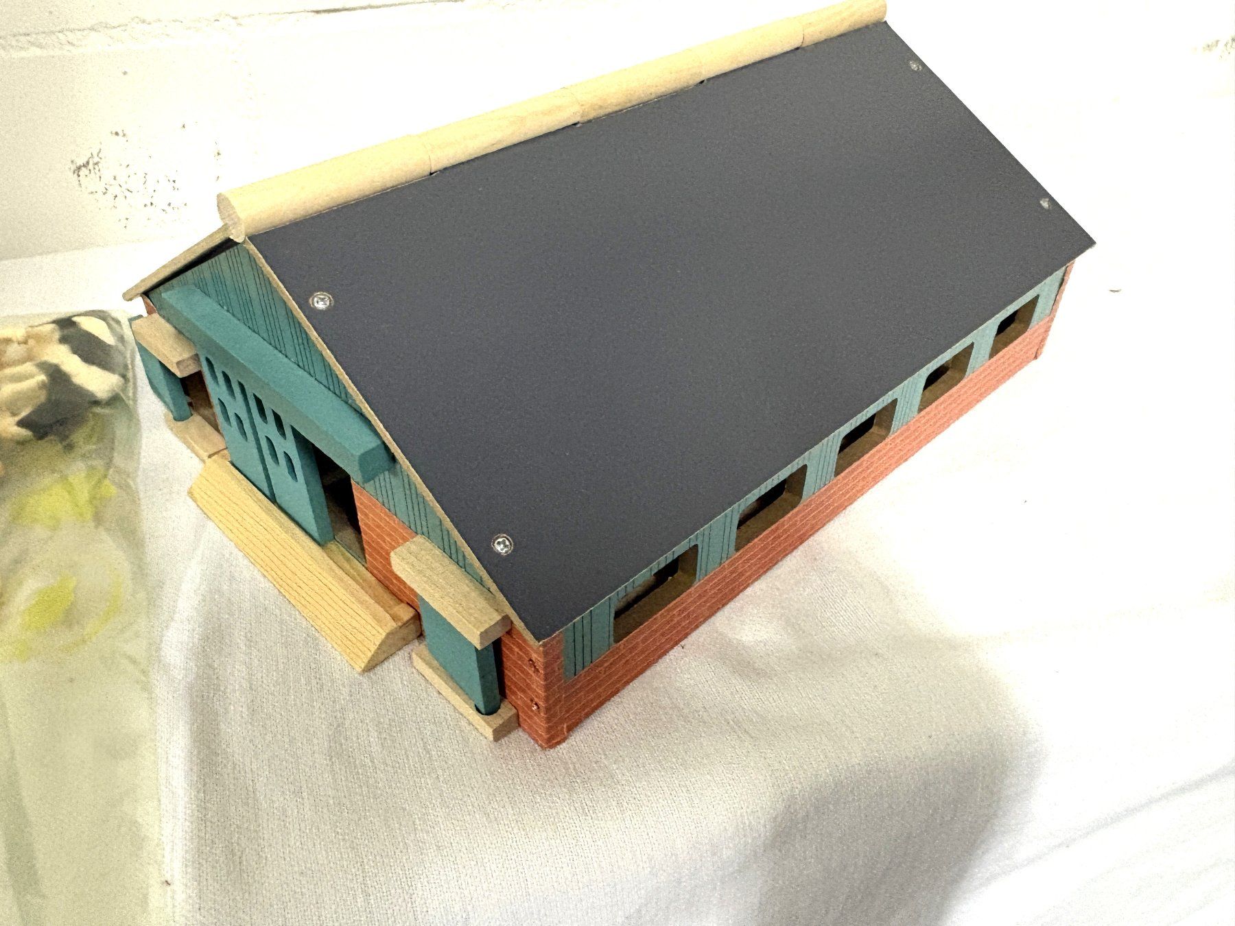Giocattoli: Stall mit Kühen aus Holz – Nuovo (secondo la descrizione) da Glattbrugg venduto da Ariel012 4